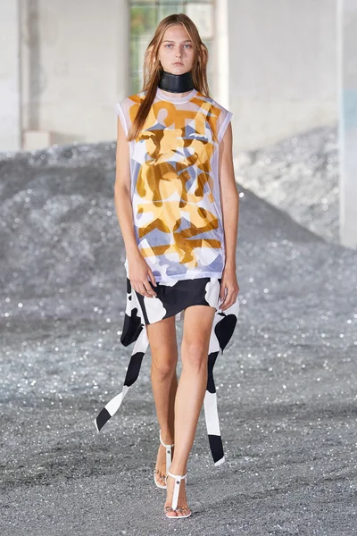 Look 9
